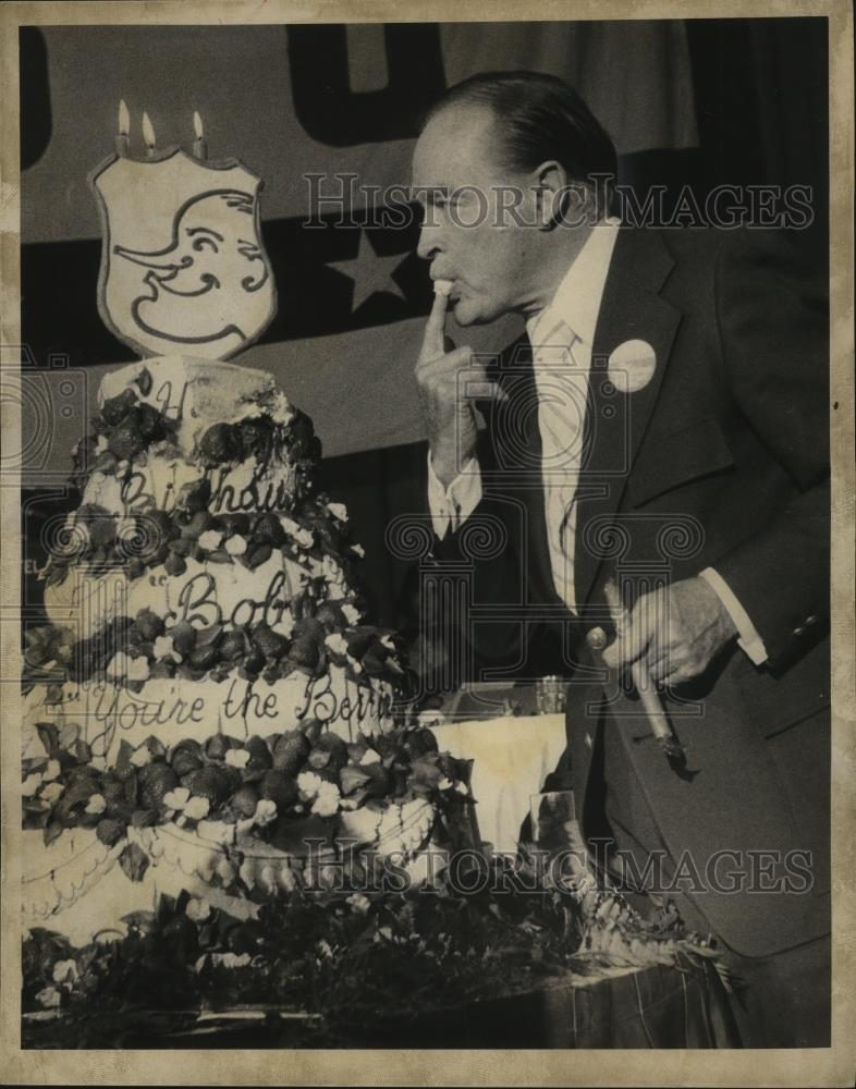 1974 Press Photo Bob Hope&#39;s 71st birthday party in Cleveland - cvb77845 - Historic Images