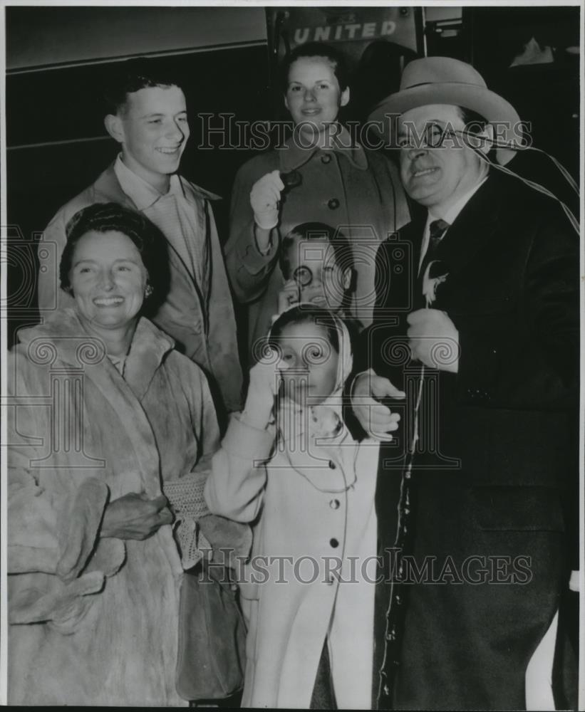 1956 Press Photo Mr &amp; Mrs Bob Hope with his entire family in London, England - Historic Images