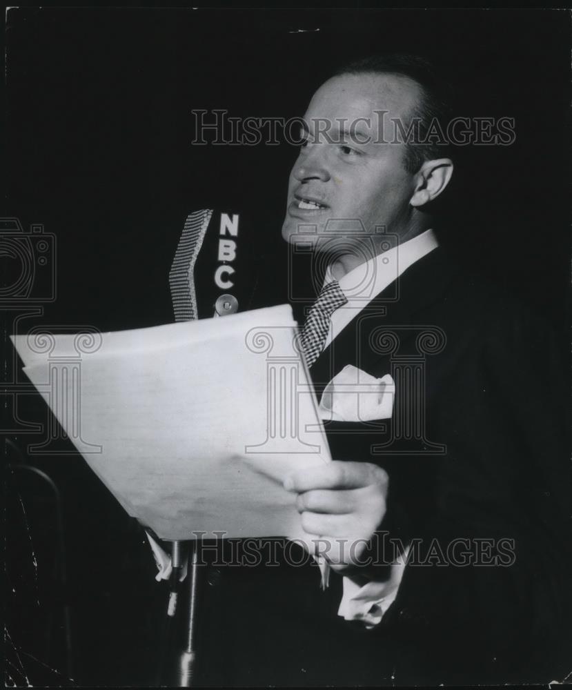 1953 Press Photo Comedian Bob Hope on NBC broadcast  - cvb78004 - Historic Images