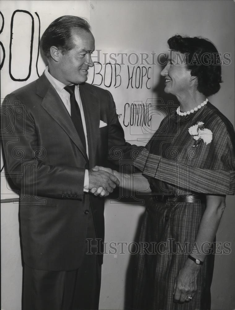 1955 Press Photo Comedian Bob Hope homecoming - cvb78065 - Historic Images