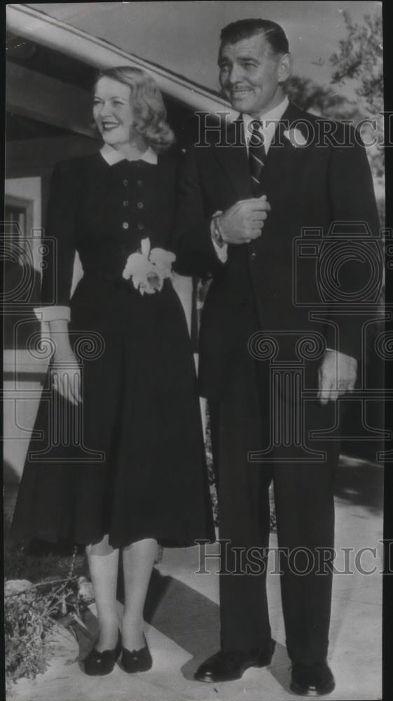 1949 Press Photo Clark Gable and bride Lady Sylvia Stanley before they married - Historic Images