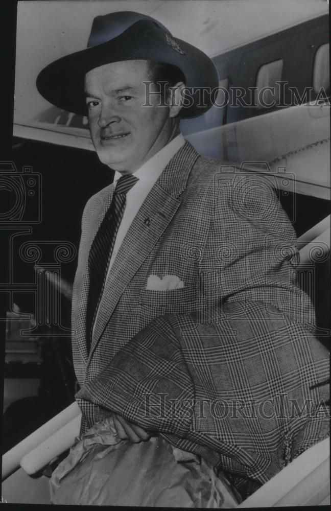 1955 Press Photo Bob Hope arrived in Los Angeles from his Australian tour - Historic Images