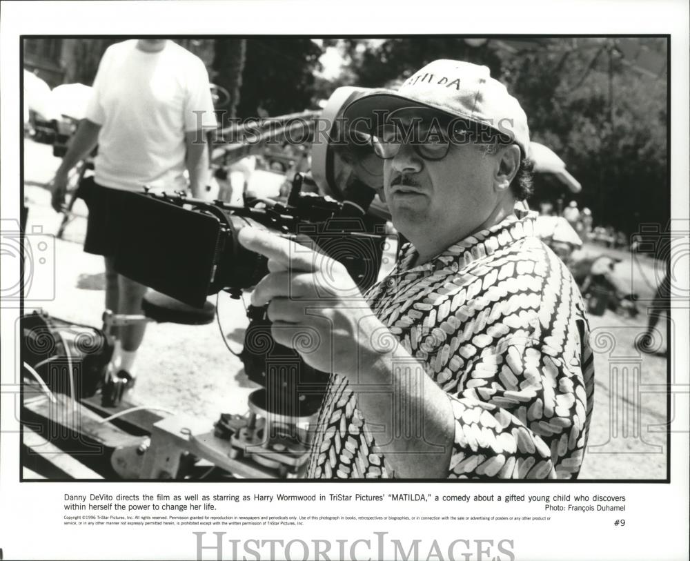 1996 Press Photo Danny DeVito-Actor and Director in &quot;MATILDA&quot; as Harry Wormwood. - Historic Images