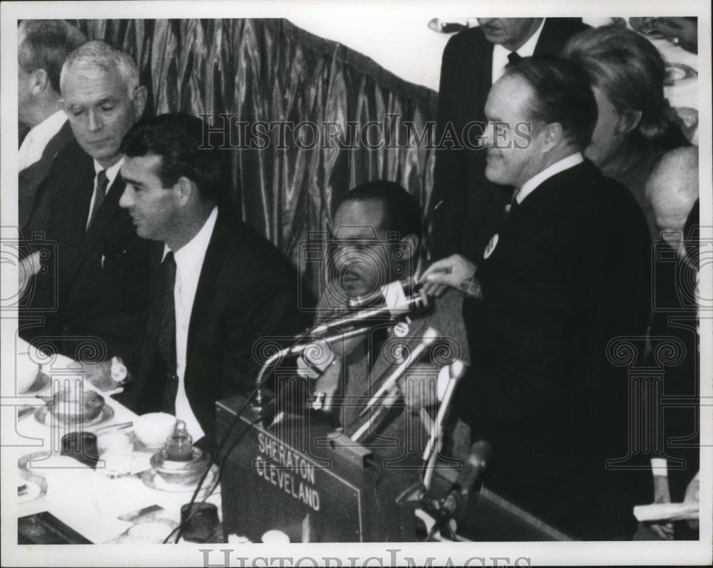 1968 Press Photo Bob Hope in Sheraton, Cleveland - cvb78631 - Historic Images