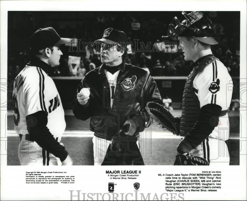 1994 Press Photo Tom Berenger, Charlie Sheen, Eric Bruskotter in Major League II - Historic Images