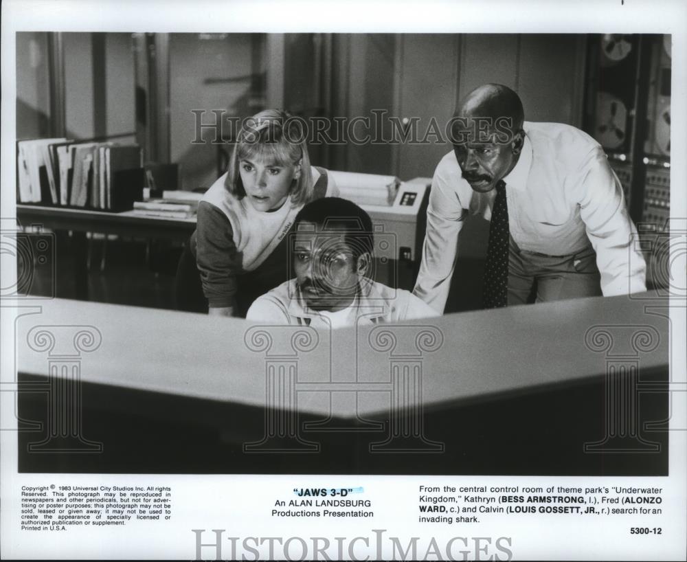 1983 Press Photo Bess Armstrong, Alonzo Ward and Louis Gossett Jr in Jaws 3-D - Historic Images