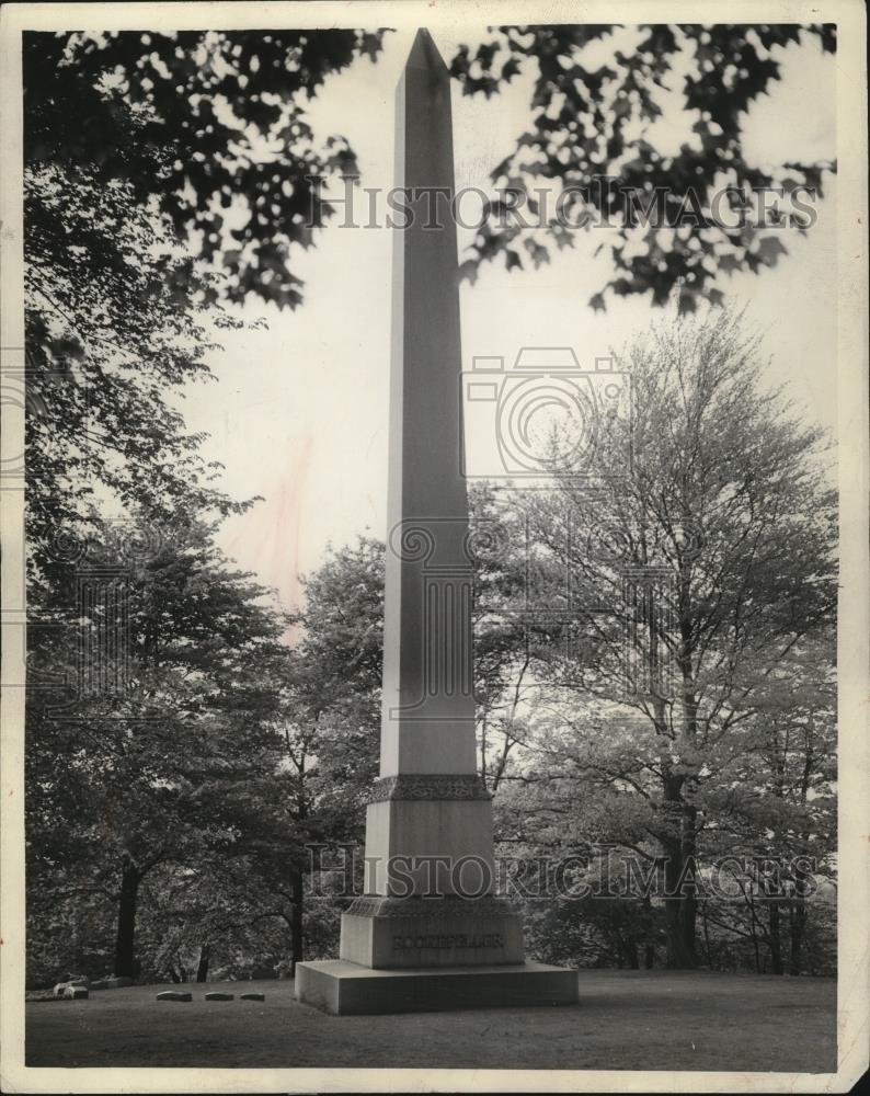 1937 Press Photo Rockefeller Monument, grave of John D Rockefeller at Lake Wood - Historic Images