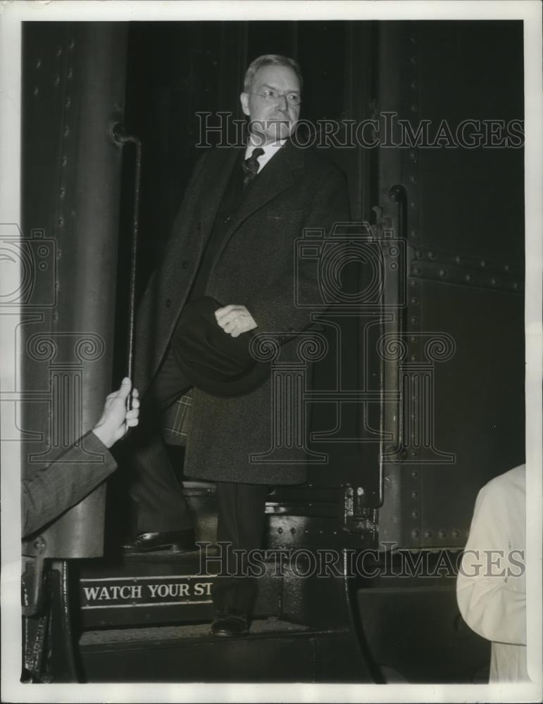 1937 Press Photo John D Rockefeller II rides train to convey his father&#39;s body - Historic Images