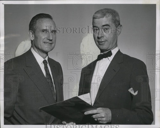 1957 Press Photo John D. Rockefeller III & Benjamin H. Brown chat before lunch - Historic Images