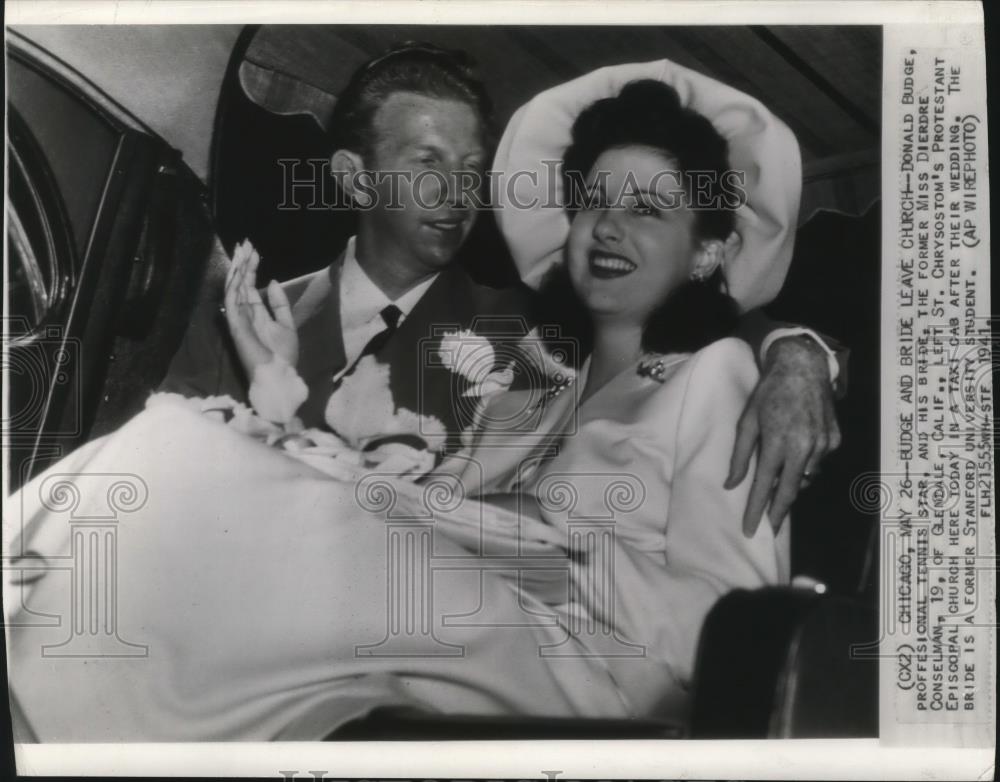 1941 Press Photo Donald Budge rides a taxi with wife Miss Dierdre Conselman - Historic Images