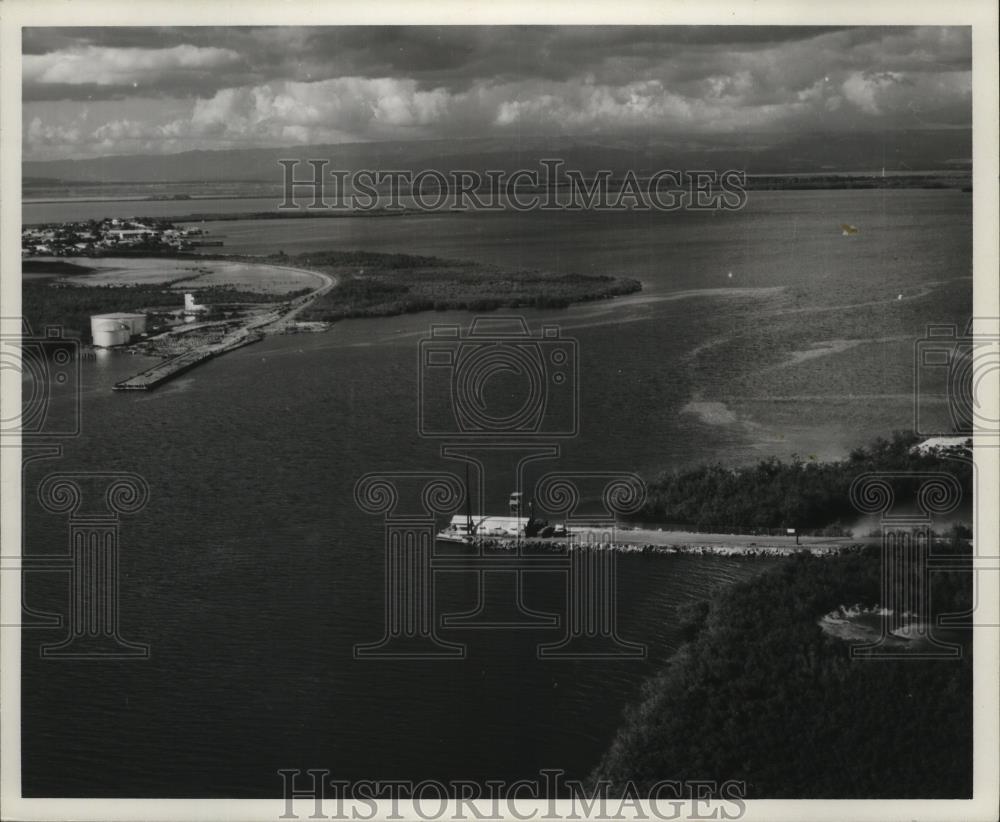 1969 Press Photo Water Gate - ship route to Communist Cuba - cvb78296 - Historic Images