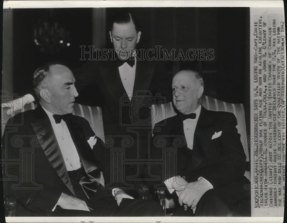 1942 Press Photo Capt Eddie Rickenbacker talks with Russel Rhodes & Jo ...