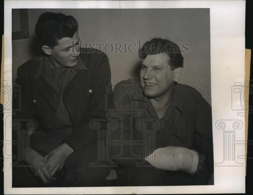 1945 Press Photo New York John J. McKnight and Ovt. Frank A. Milmont NYC - Historic Images