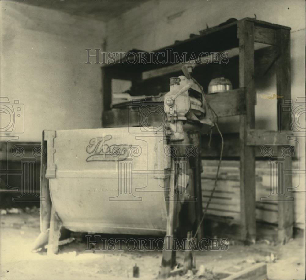 Press Photo Washing Machine - Historic Images