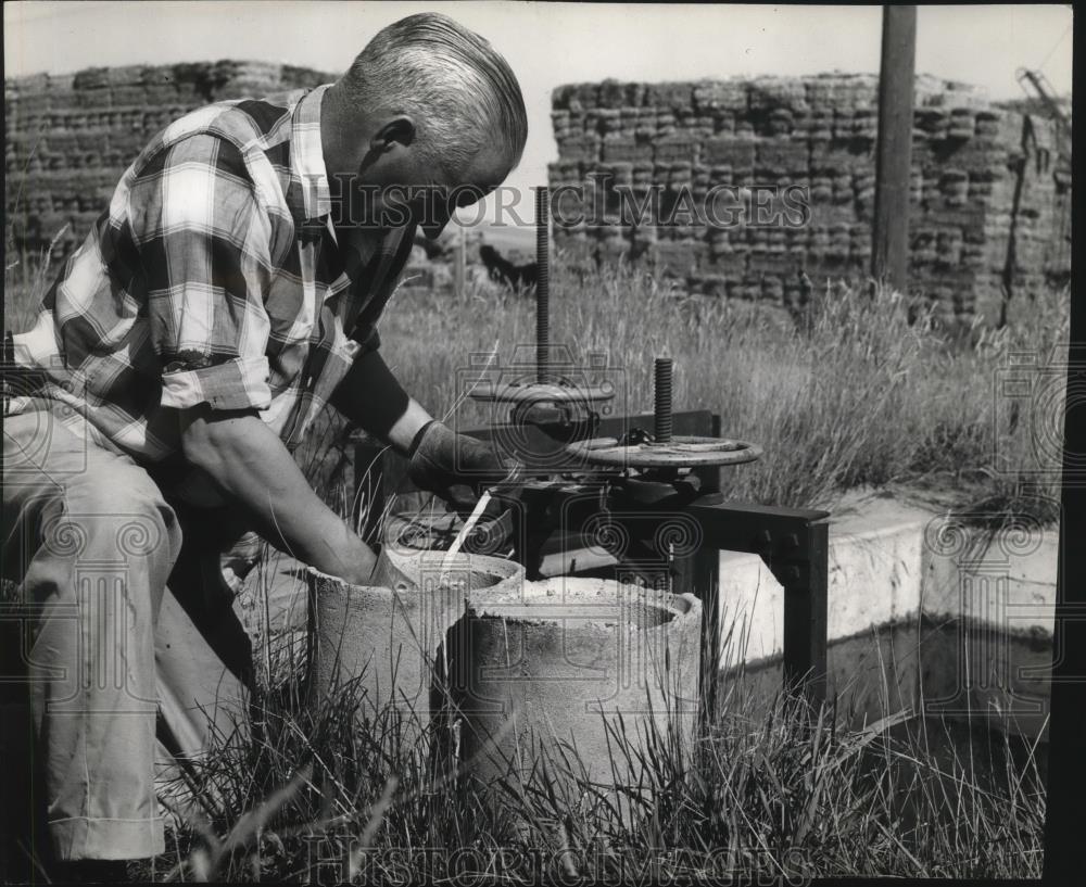 1963 Press Photo Meter Gates at Columbia Basin Project - Historic Images