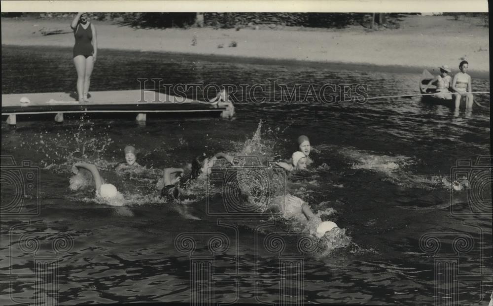 1939 Press Photo Camp Fire Girls swimming at Camp Sweyolakan - Historic Images