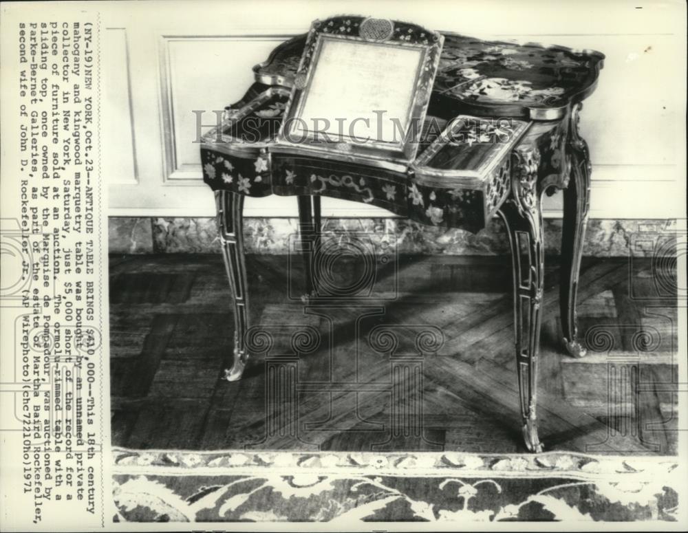 1971 Press Photo John D. Rockefeller-Antique table brings $410,000 at auction. - Historic Images