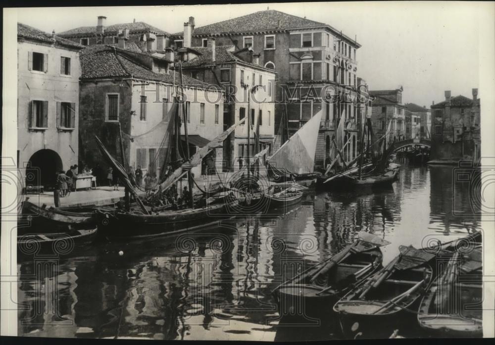 1932 Press Photo Picturesque canal near Venice - spx09088 - Historic Images