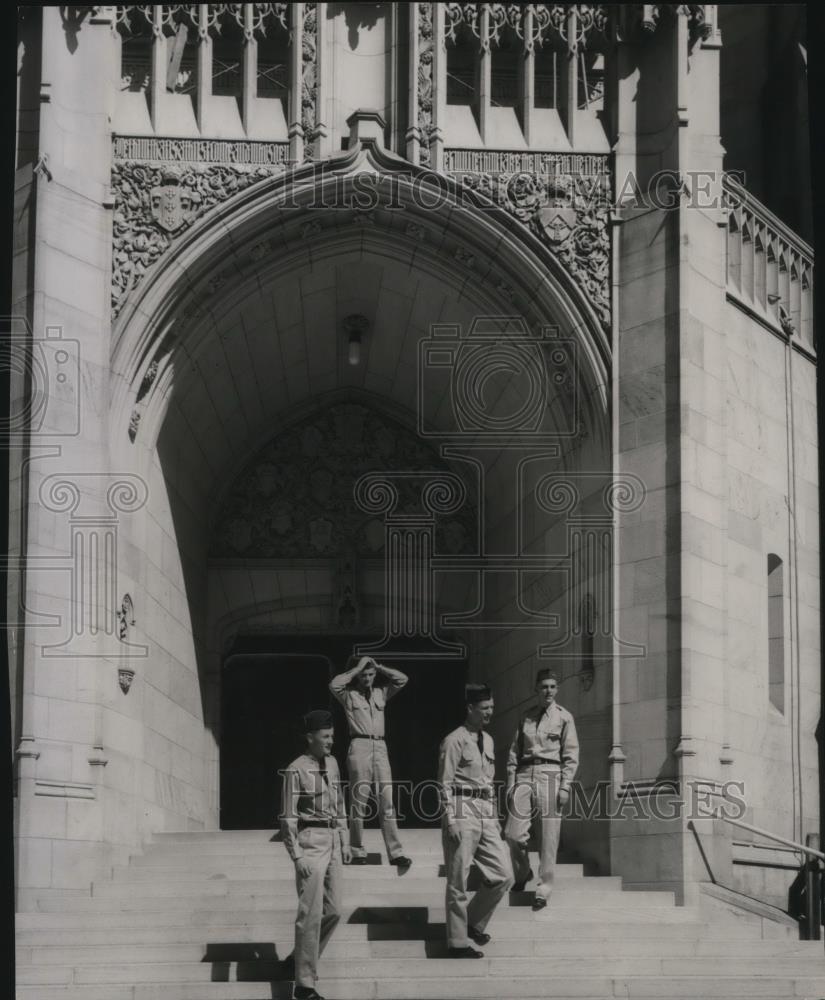 1955 Press Photo Gothic arch of St John's cathedral frames AFROTC cadets - Historic Images