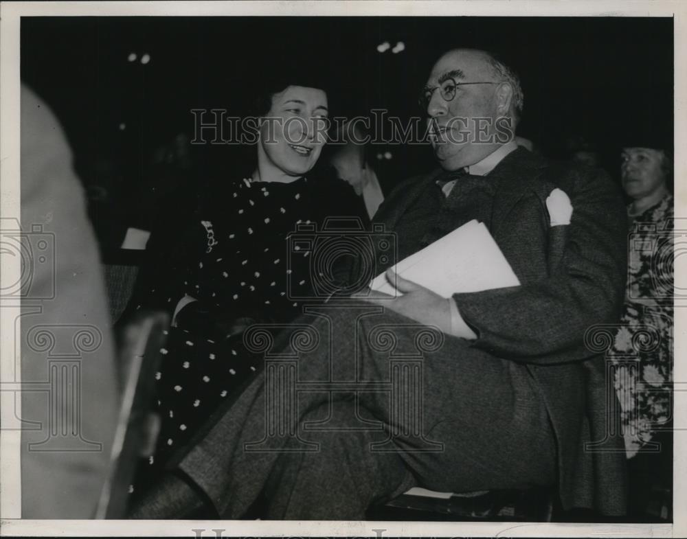 1936 Press Photo Mrs.Robert Lincoln Hoyal & Med Creighton at GOP Convention - Historic Images