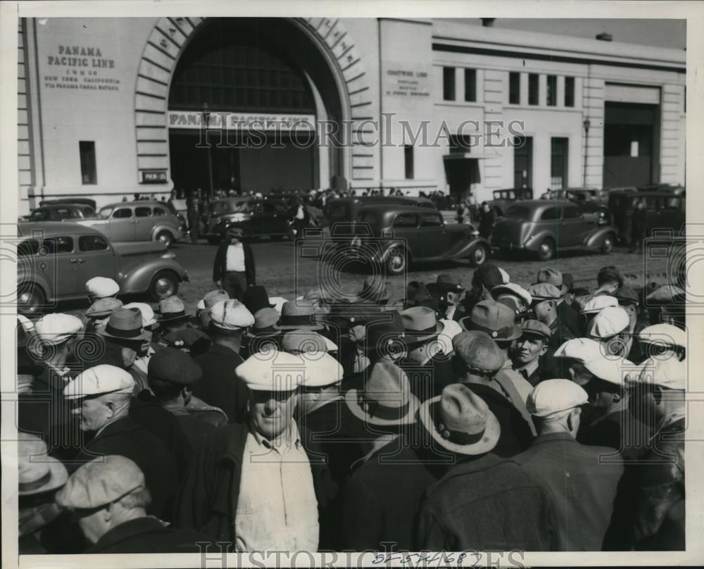 1939 Press Photo San Francisco Longshoremen Picket Line at Pier 35 - nef24915 - Historic Images