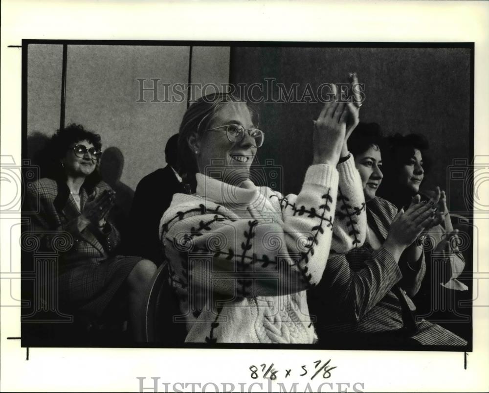1991 Press Photo Karen Moss cheers husband who is running for School Board spot - Historic Images