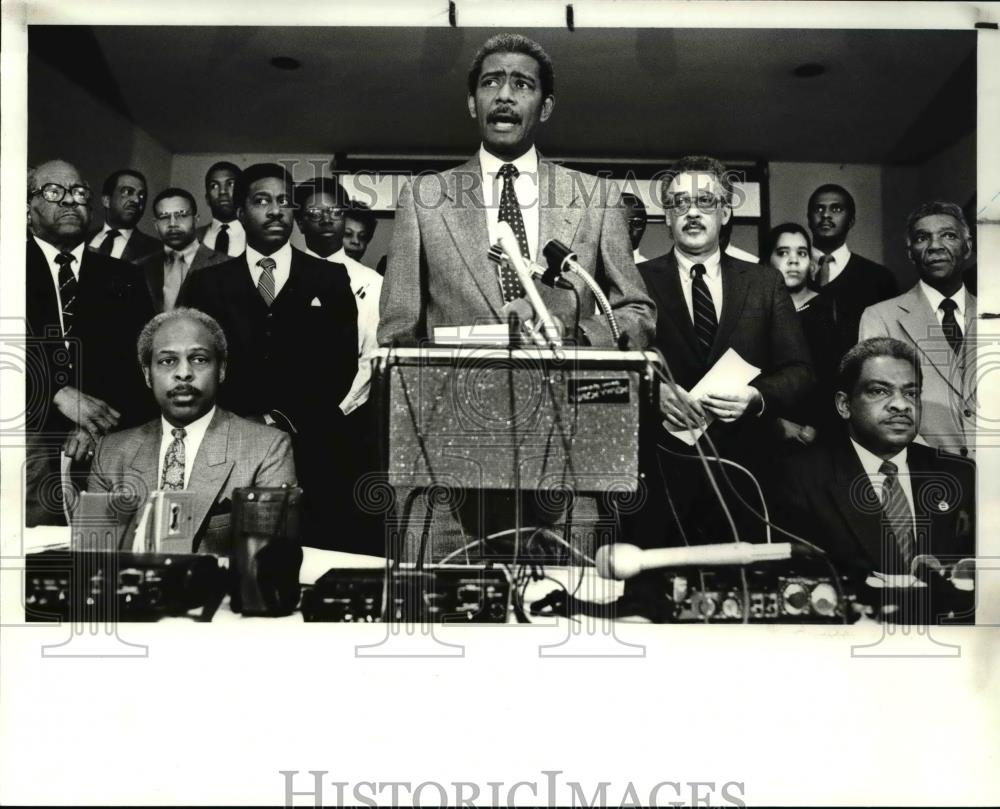 1987 Press Photo Reverend Dr. Otis Moss Jr. speaks at a News Conference - Historic Images