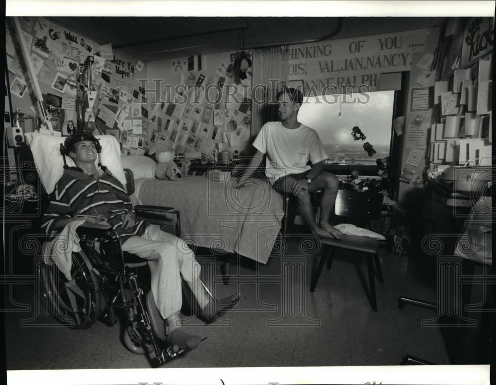1991 Press Photo Rick Nelson &amp; Greg Mergen at MetroHealth Medical Center - Historic Images