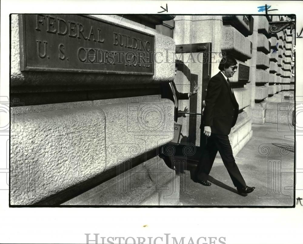 1985 Press Photo Jack Nardi, a local 507 Ghost employee leaves Federal Court - Historic Images