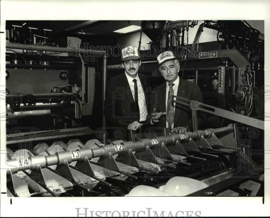 1987 Press Photo SJ Montgomery & Charles Nirenberg at Dairy Mart Midwest Div. - Historic Images