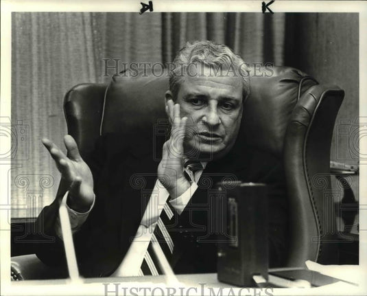 1983 Press Photo Cleveland Brown Owner Art Modell - cva33430 - Historic Images