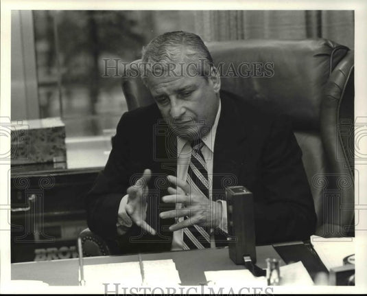 1983 Press Photo Cleveland Brown Owner Art Modell - cva33434 - Historic Images