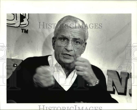 1990 Press Photo Art Modell tells of his change of head coaches - cva33436 - Historic Images