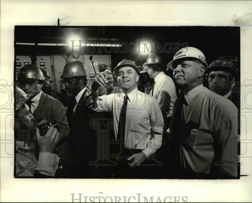 1984 Press Photo Walter Mondale tours Ford Engine Plant in Brook Park - Historic Images