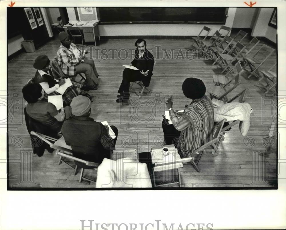 1981 Press Photo Marcos Medina teaches parent training workshops - cva33485 - Historic Images