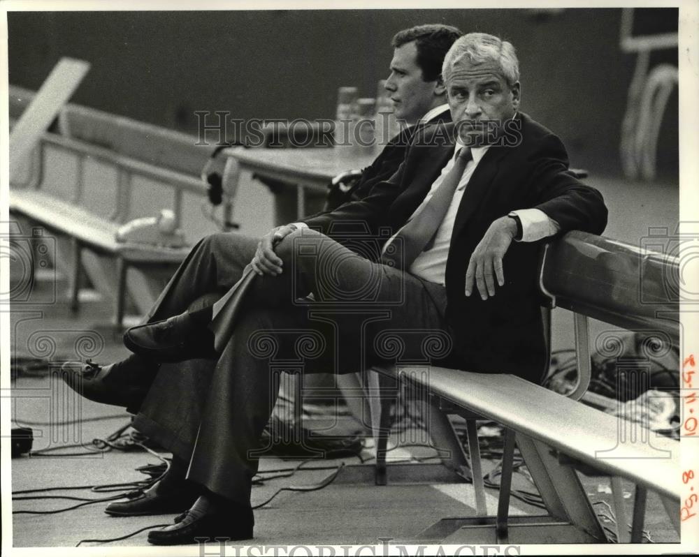 1985 Press Photo Browns owner Art Modell w/ son- Browns-Bills game - cva33490 - Historic Images