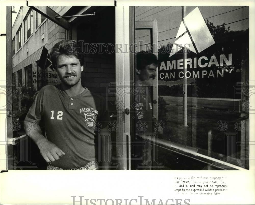 1988 Press Photo Donald McNeeley Jr. commutes daily to American Can Co. - Historic Images