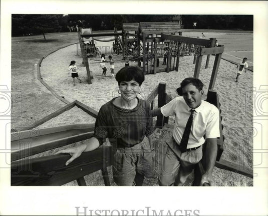 1991 Press Photo Caryl Eyre & Jim McKnight at Fairfax School playground - Historic Images