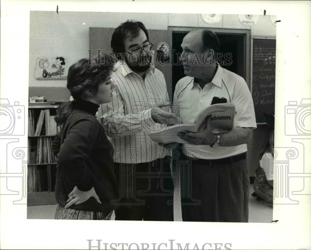 1990 Press Photo Jascinda Humpal, Gary Davis &amp; Director Bill McLaughlin - Historic Images