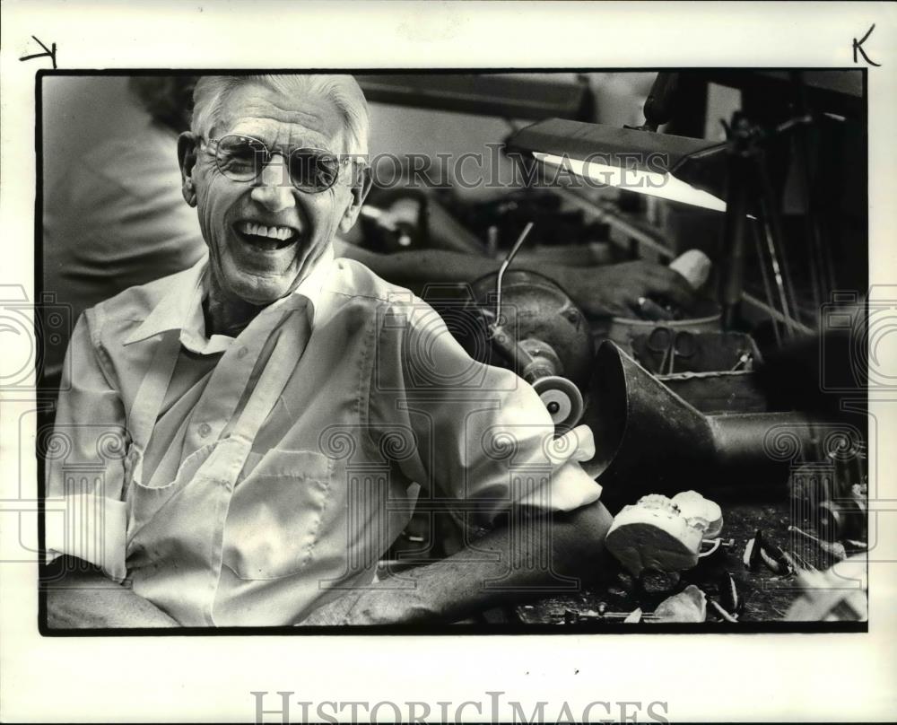 1984 Press Photo Mac McLeod of United Smith and Mcleod Dental Labs - cva33550 - Historic Images