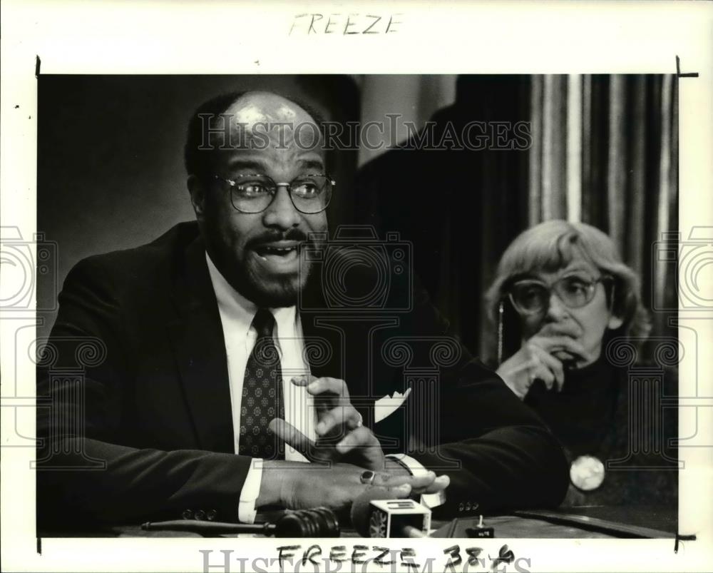 1990 Press Photo Rev. Marvin McMickle during City Hall Press conference - Historic Images