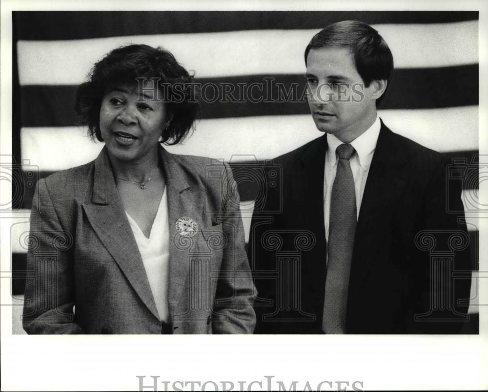 1989 Press Photo Deputy Administrator of Environmental Services Louise Mack - Historic Images