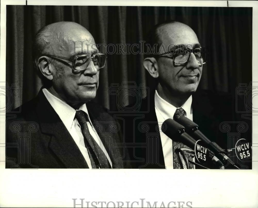 1987 Press Photo Judges Clifford Brown &amp; Richard Markus at the City Club - Historic Images