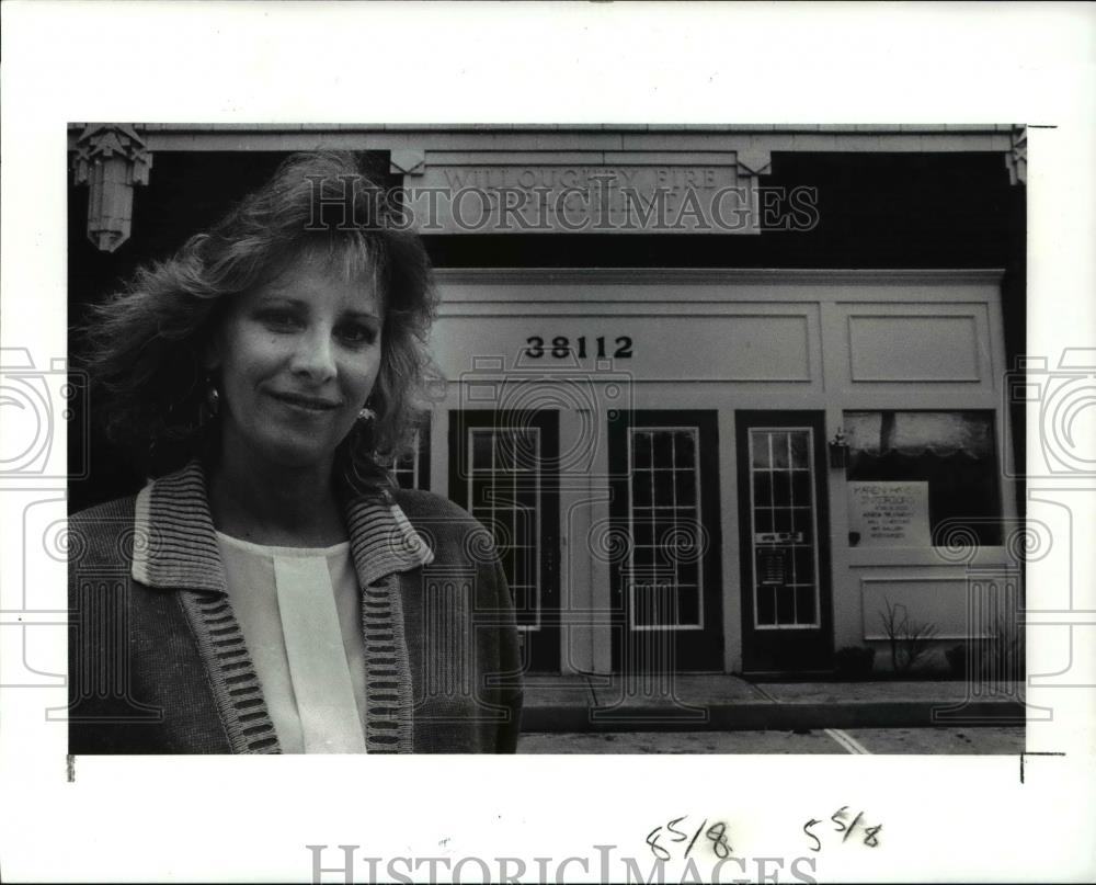 1991 Press Photo Sue Marous-Kado outside renovated fire station in Willoughby - Historic Images