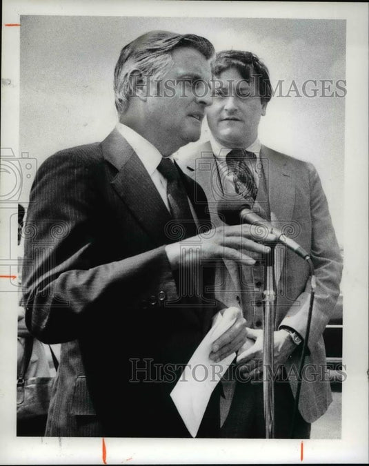 1978 Press Photo VP Walter F Mondale at Cleveland Hopkins International Airport - Historic Images