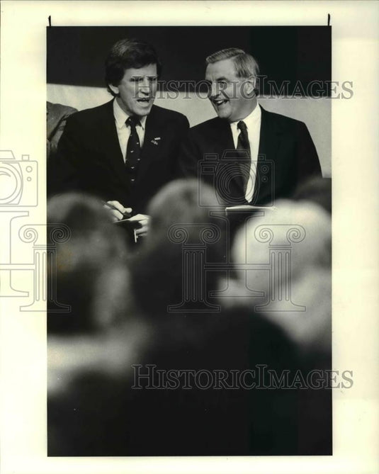 1984 Press Photo Sen Gary Hart & Walter Mondale at Youngstown State University - Historic Images