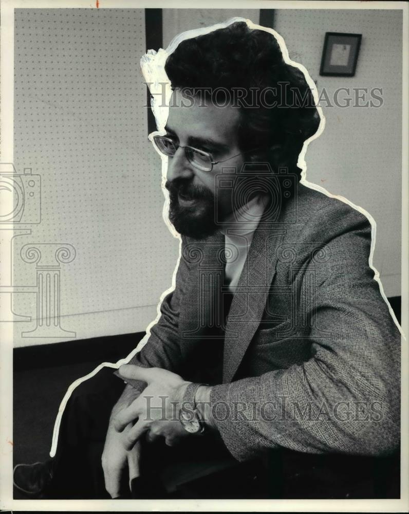 1976 Press Photo Robert Mayerovich pianist in Residence B.W. College Herlor Hall - Historic Images