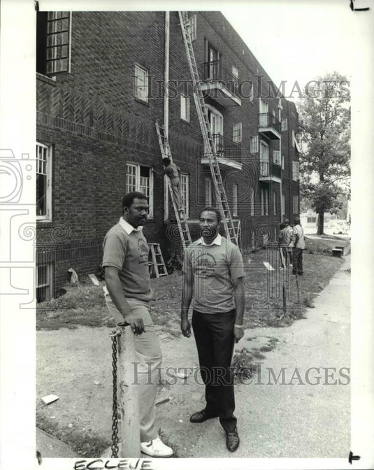 1989 Press Photo Clarence Boone & OJ May, East Cleveland Apartment & Home Owners - Historic Images