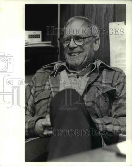 1984 Press Photo Olmsted Falls Township Employee Inspector William Maynard - Historic Images