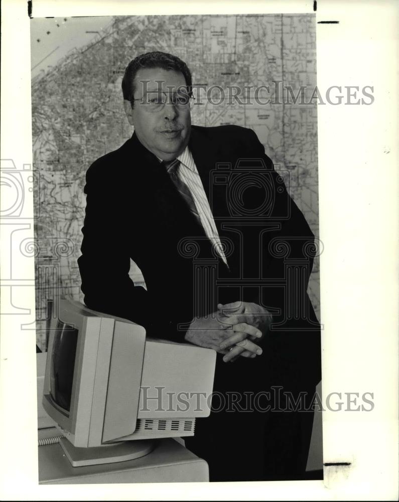 1990 Press Photo Ed Mecklenburg, manager of the CCEM - cva33695 - Historic Images